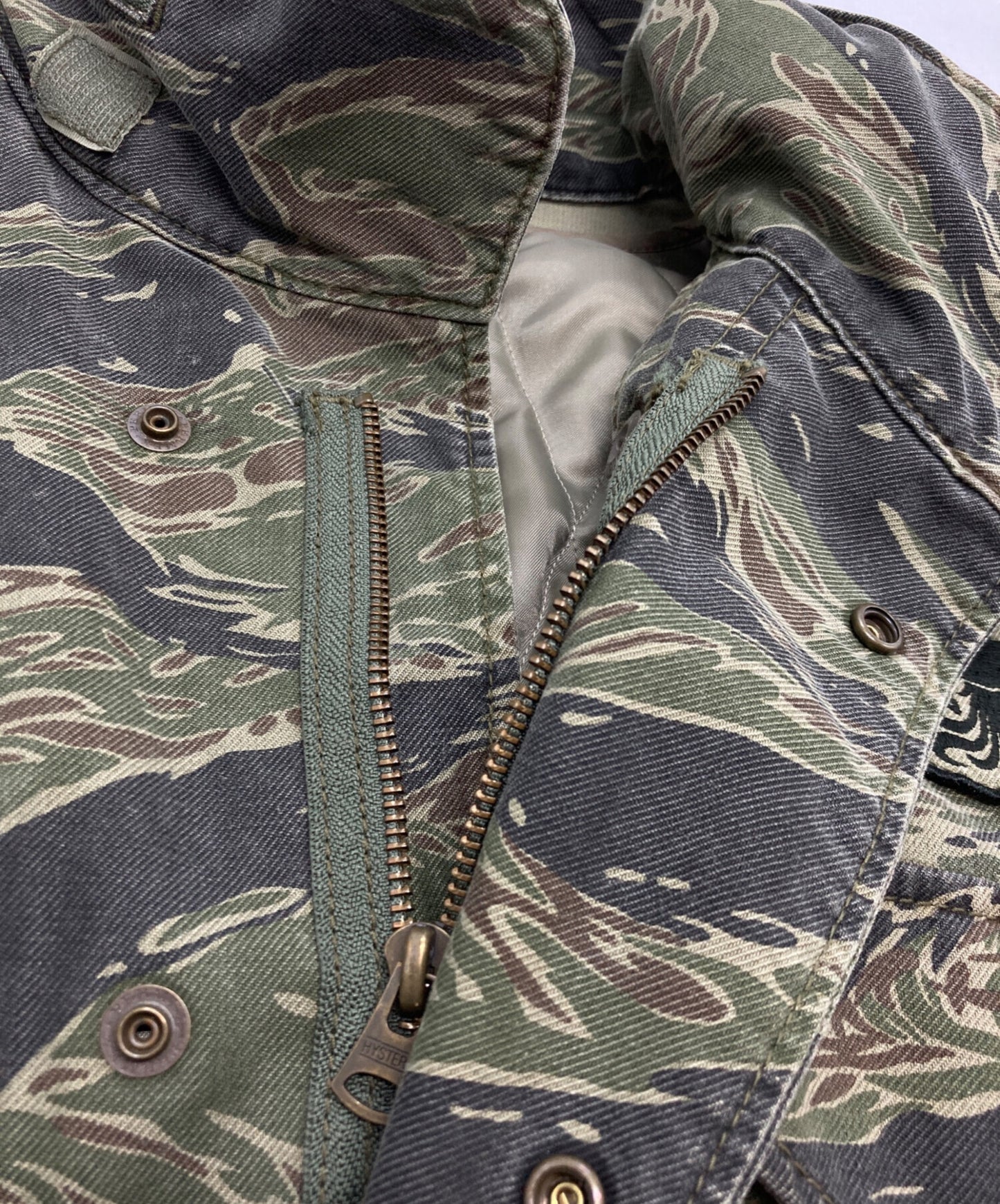 [Pre-owned] Hysteric Glamour Tiger camo military jacket with liner Hysteric Glamour Hysteric Glamour Olive 4AB-1012 with patch hood 4AB-1012