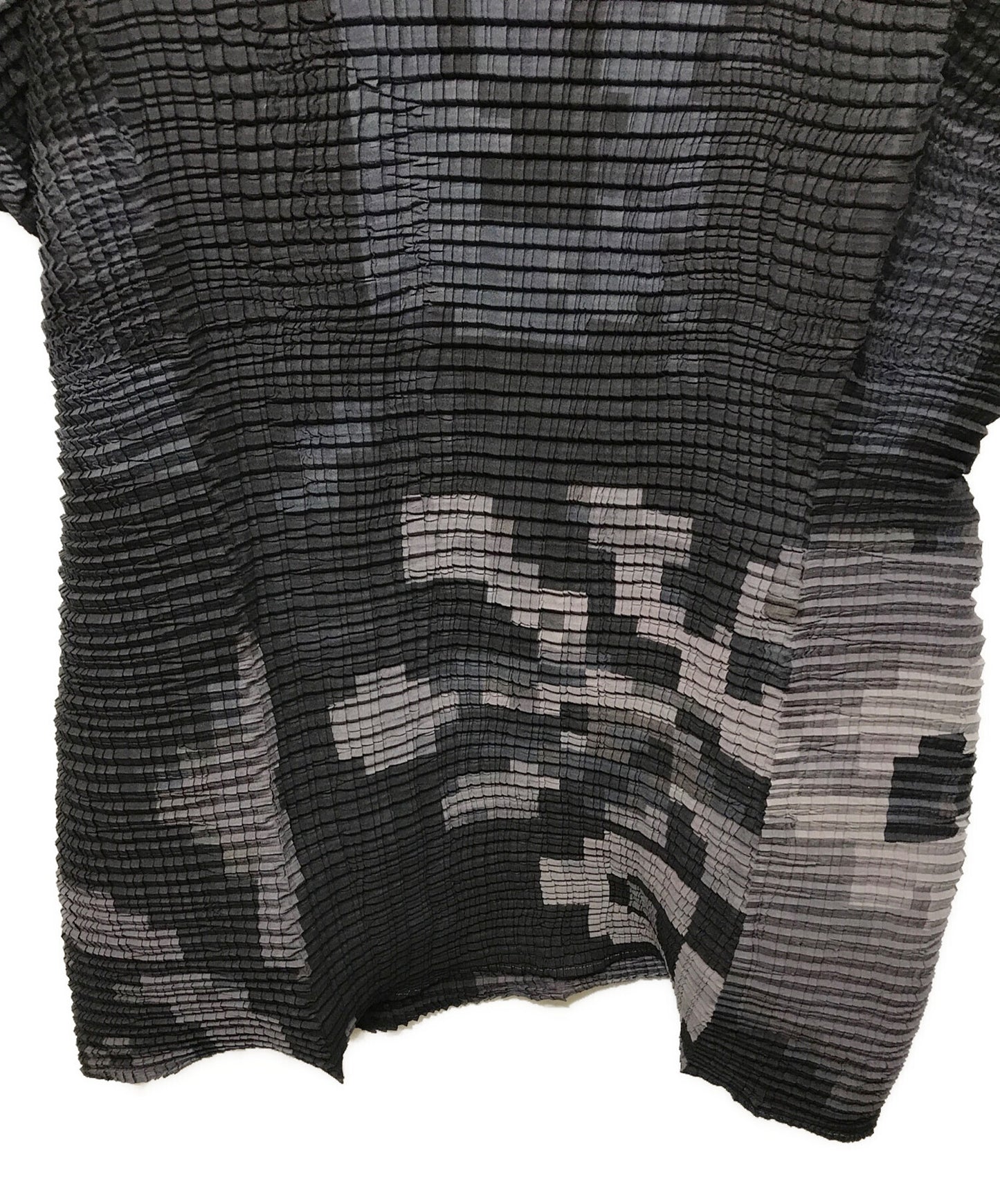 [Pre-owned] ISSEY MIYAKE Stretch Pleats Box Dot Graphic T-Shirt IM11FJ212