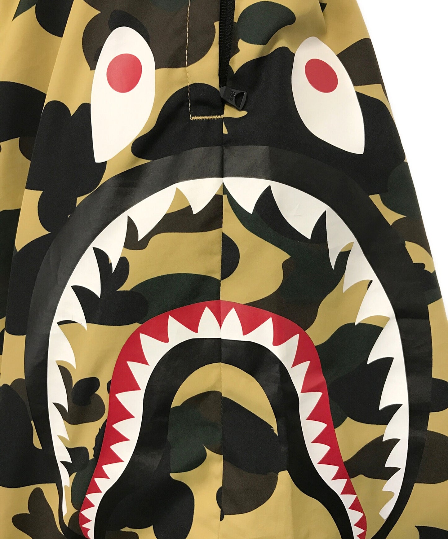 [Pre-owned] A BATHING APE Camo Side Shark Beach Shorts 001SPI301020M