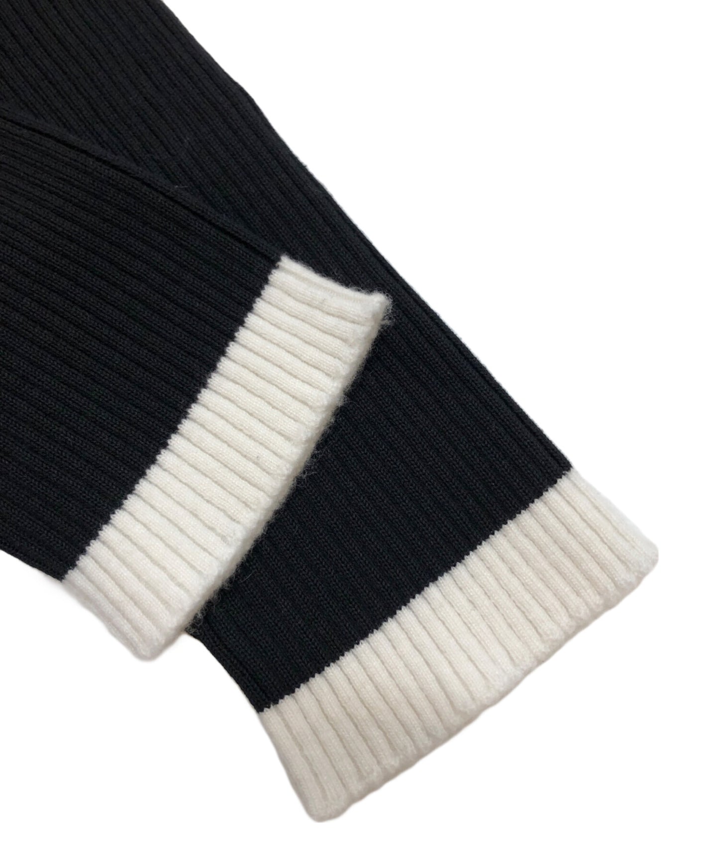 [Pre-owned] CHANEL Coco Mark Half Zip Rib Knit P78649K11368