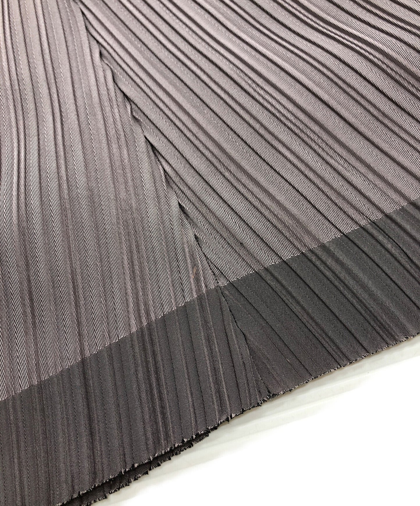 [Pre-owned] ISSEY MIYAKE FETE Pleated cut and sewn with a full pattern IF62FJ202