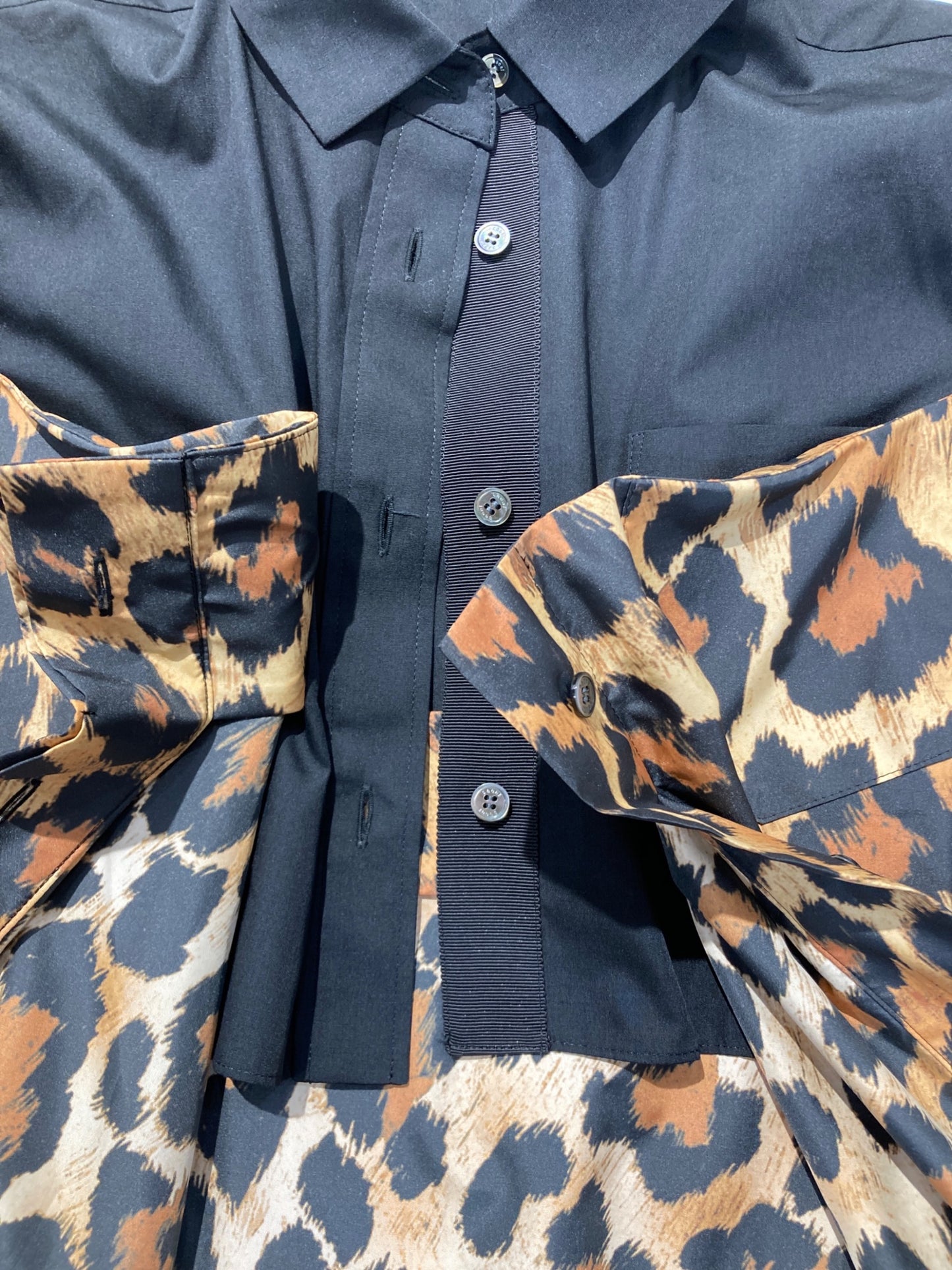 [Pre-owned] sacai Leopard-Print Belted Hybrid Shirt 22-06346