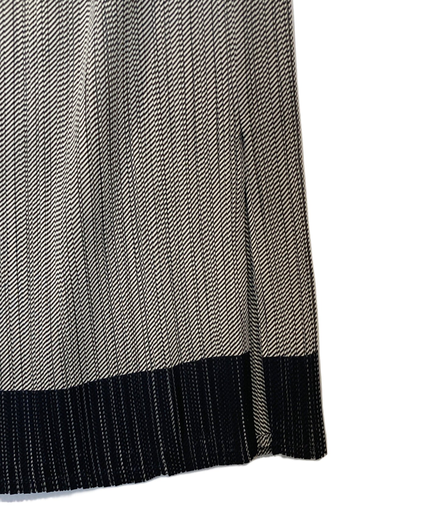 [Pre-owned] ISSEY MIYAKE FETE Side Slit Pleated Skirt