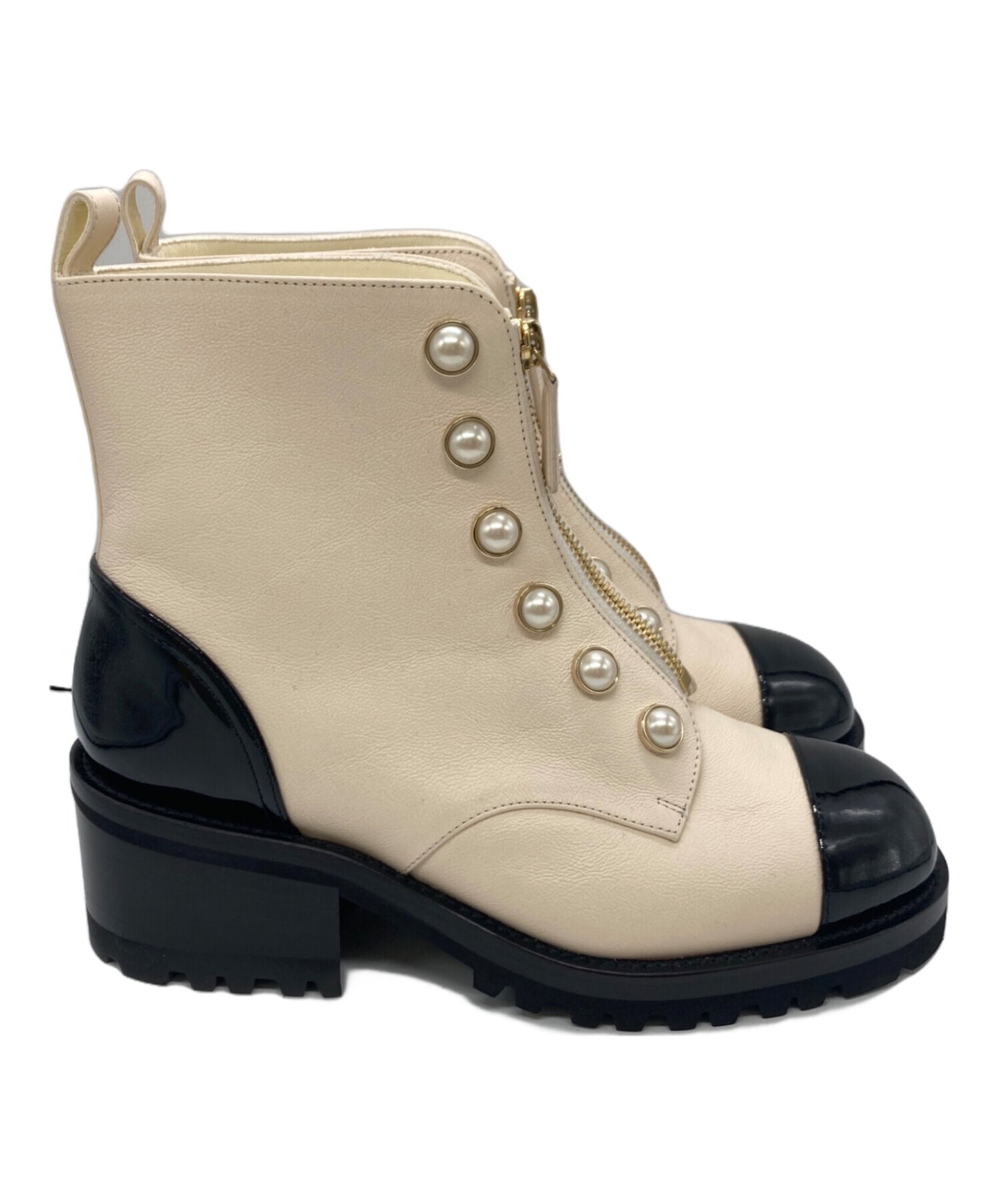 [Pre-owned] CHANEL Coco mark leather and patent short boots G45183