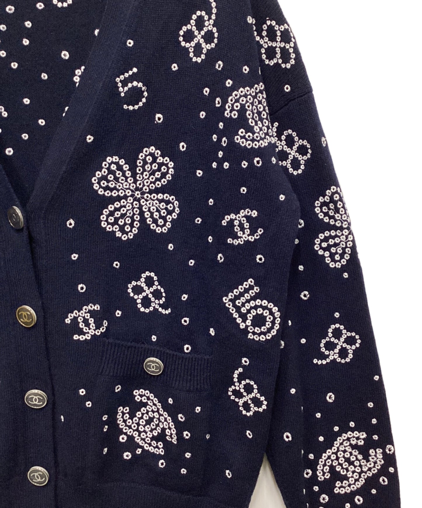 [Pre-owned] CHANEL Clover & Coco Mark Embroidered Knit Cardigan P74363K10710