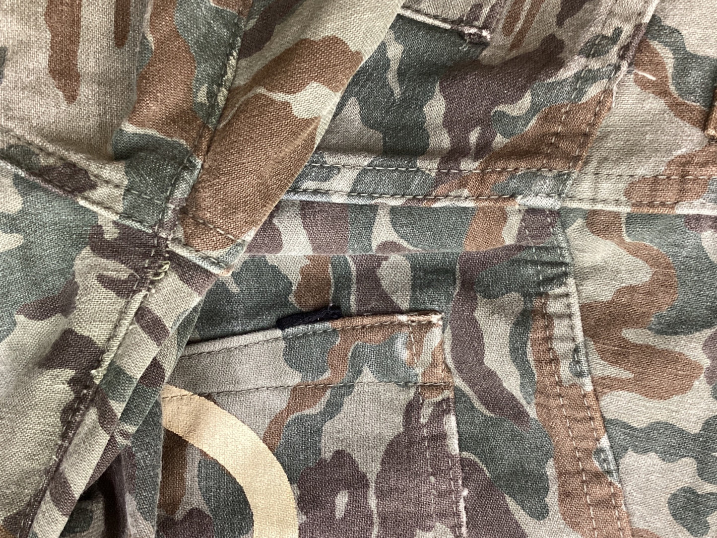 [Pre-owned] EVISU Seagull Paint Camouflage Pattern Pants 2536