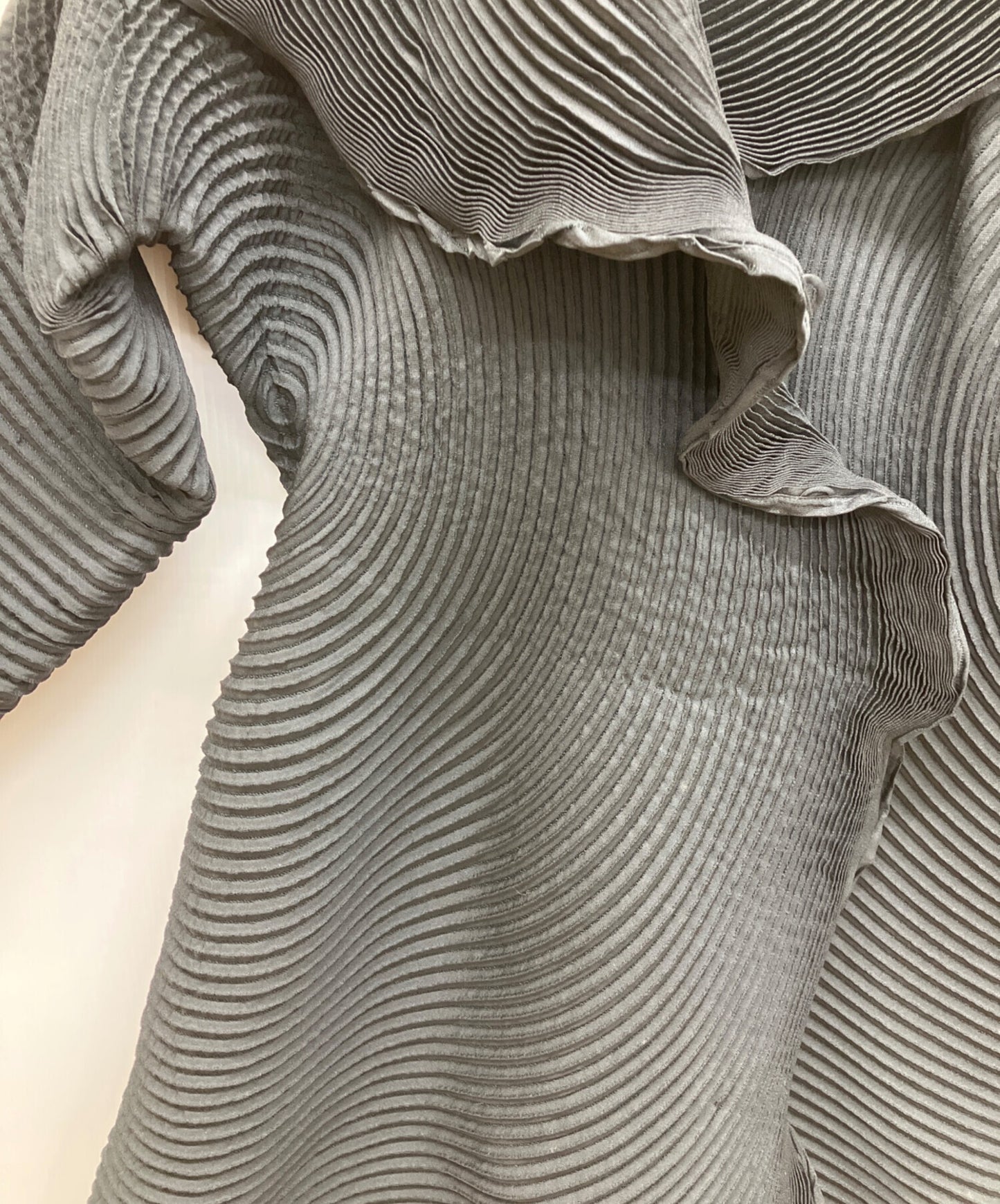 [Pre-owned] ISSEY MIYAKE Pleated Design Steam Stretch Coat IM44FA506