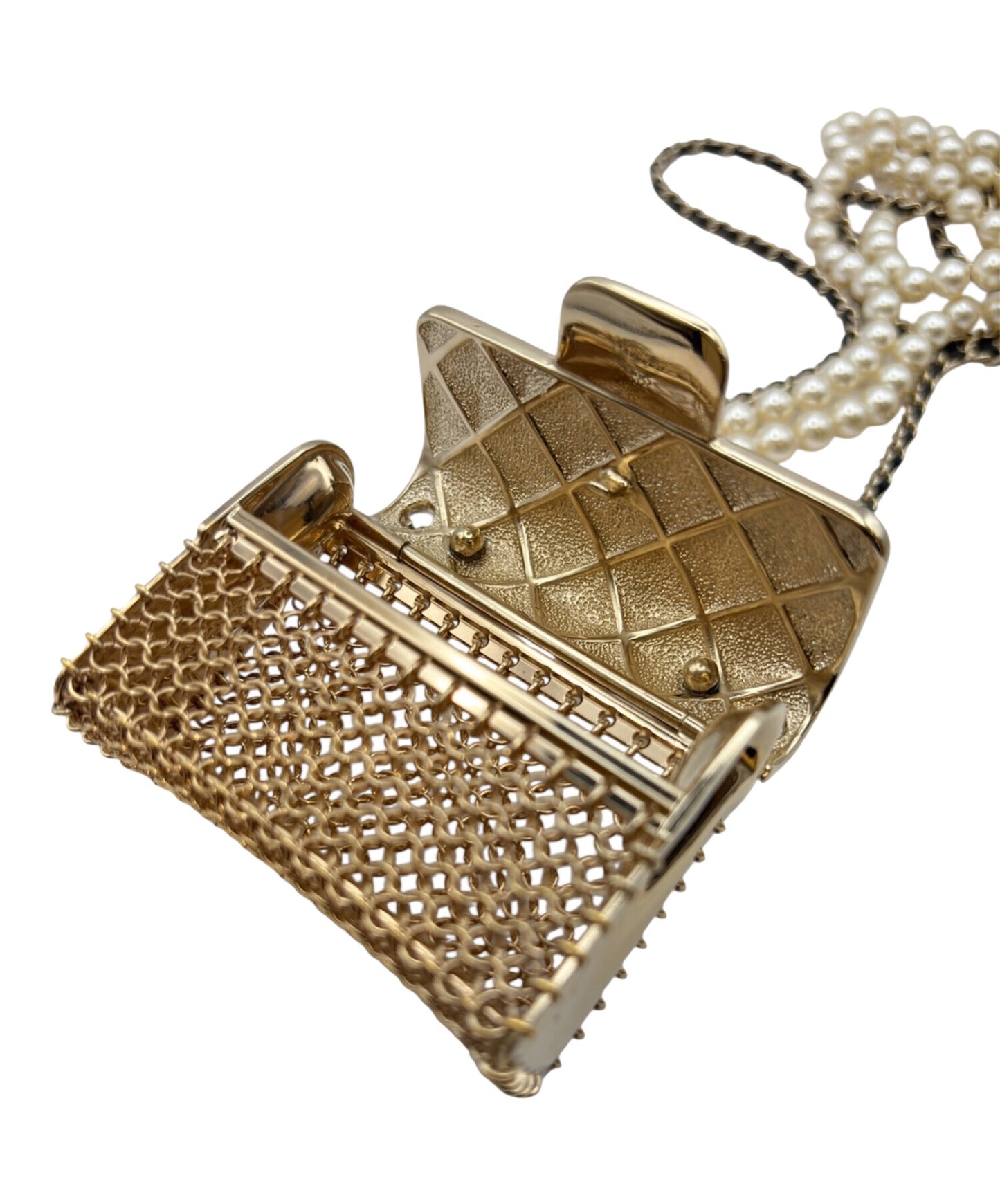 [Pre-owned] CHANEL Matelasse bag motif, fake pearl, long Necklace Accessories White Silver Matelasse bag motif fake pearl necklace / pearl necklace / costume jewelry