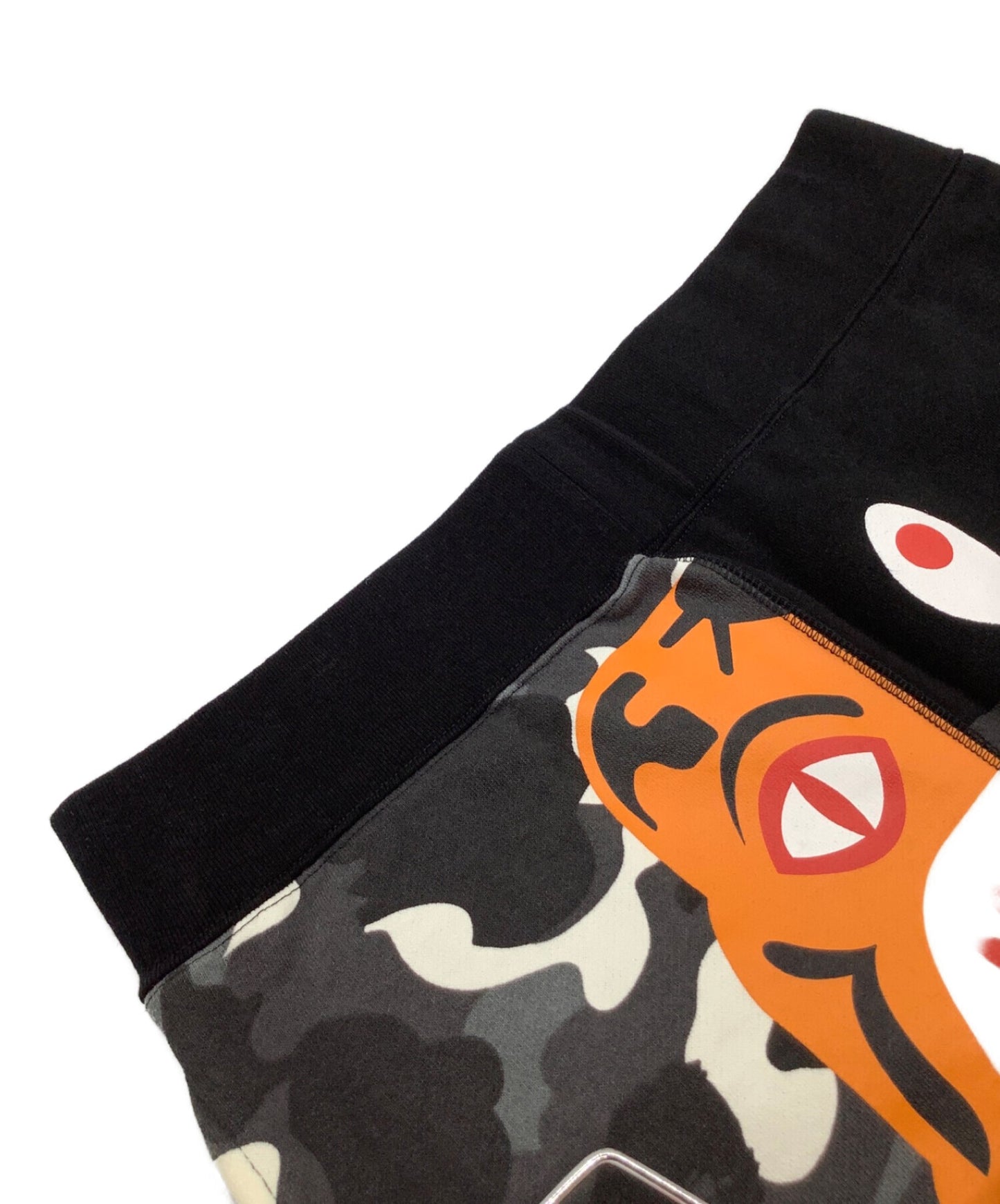 A BATHING APE Tiger Shark Half Pants 001SPE201012X