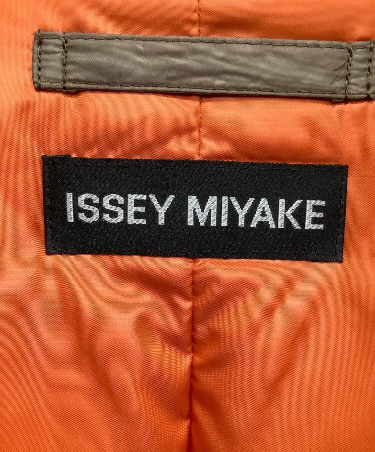 Issey Miyake Padetto 코트 ME63FA142