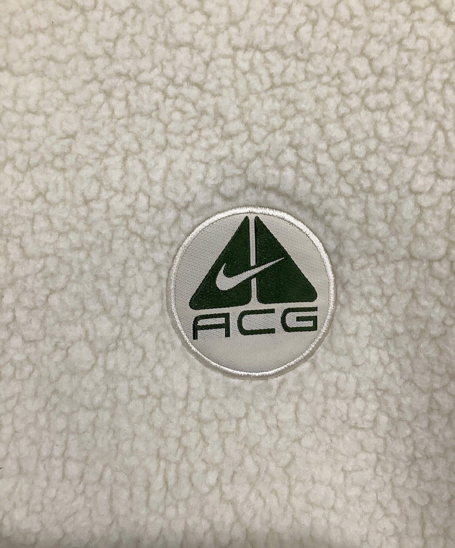 แจ็คเก็ตขนแกะของ Nike ACG Pullover