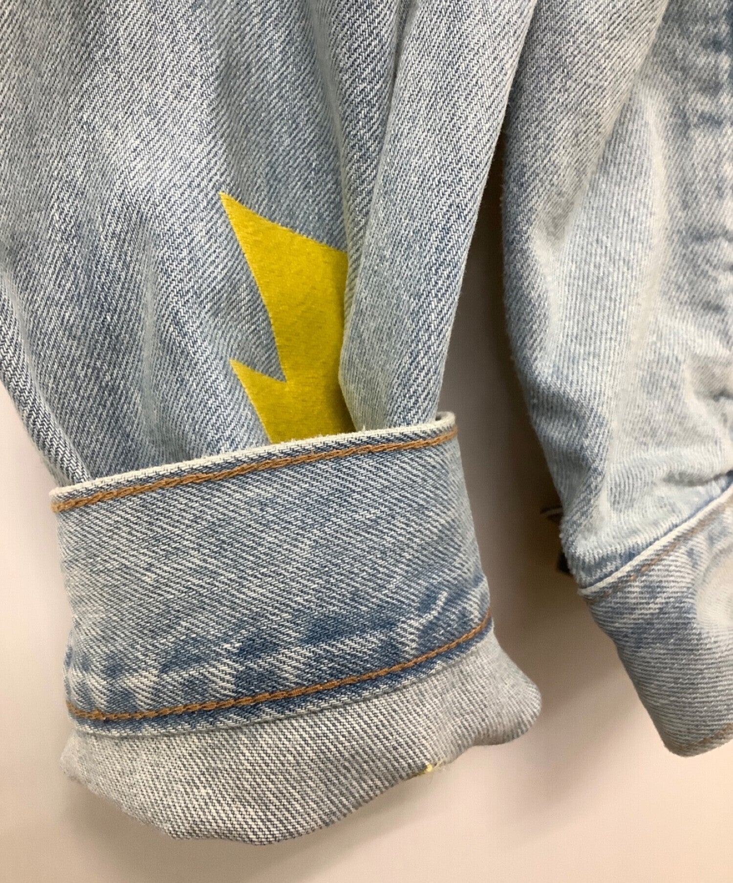 Levi的X Pokemon Vintage Fit Trucker夹克Pokemon 25周年合作Pikachu图形