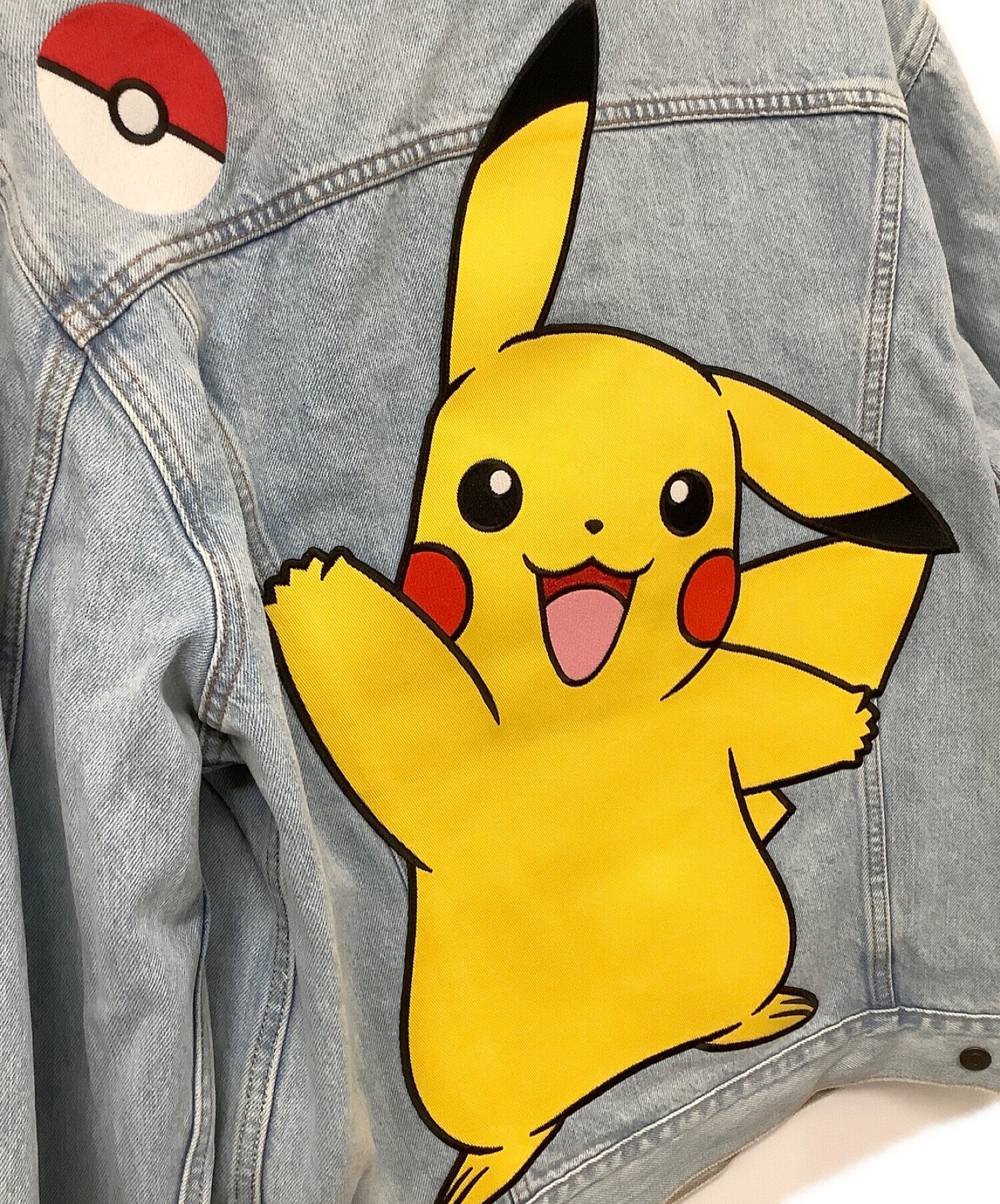 Levi的X Pokemon Vintage Fit Trucker夹克Pokemon 25周年合作Pikachu图形