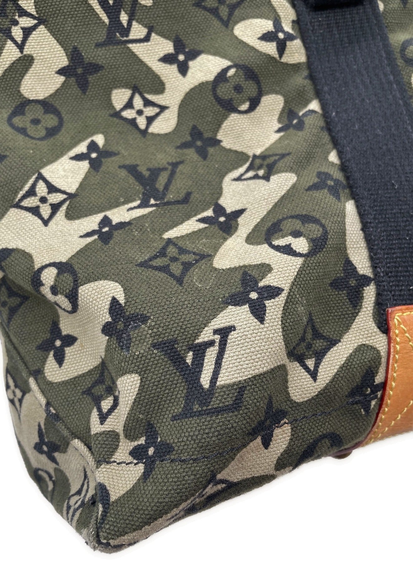 Louis Vuitton Monogram Camouflage ถาด M95783