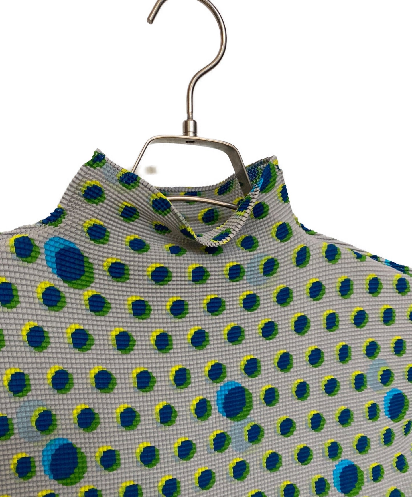 me ISSEY MIYAKE Dotted allover mesh cut and sewn MI61FK215