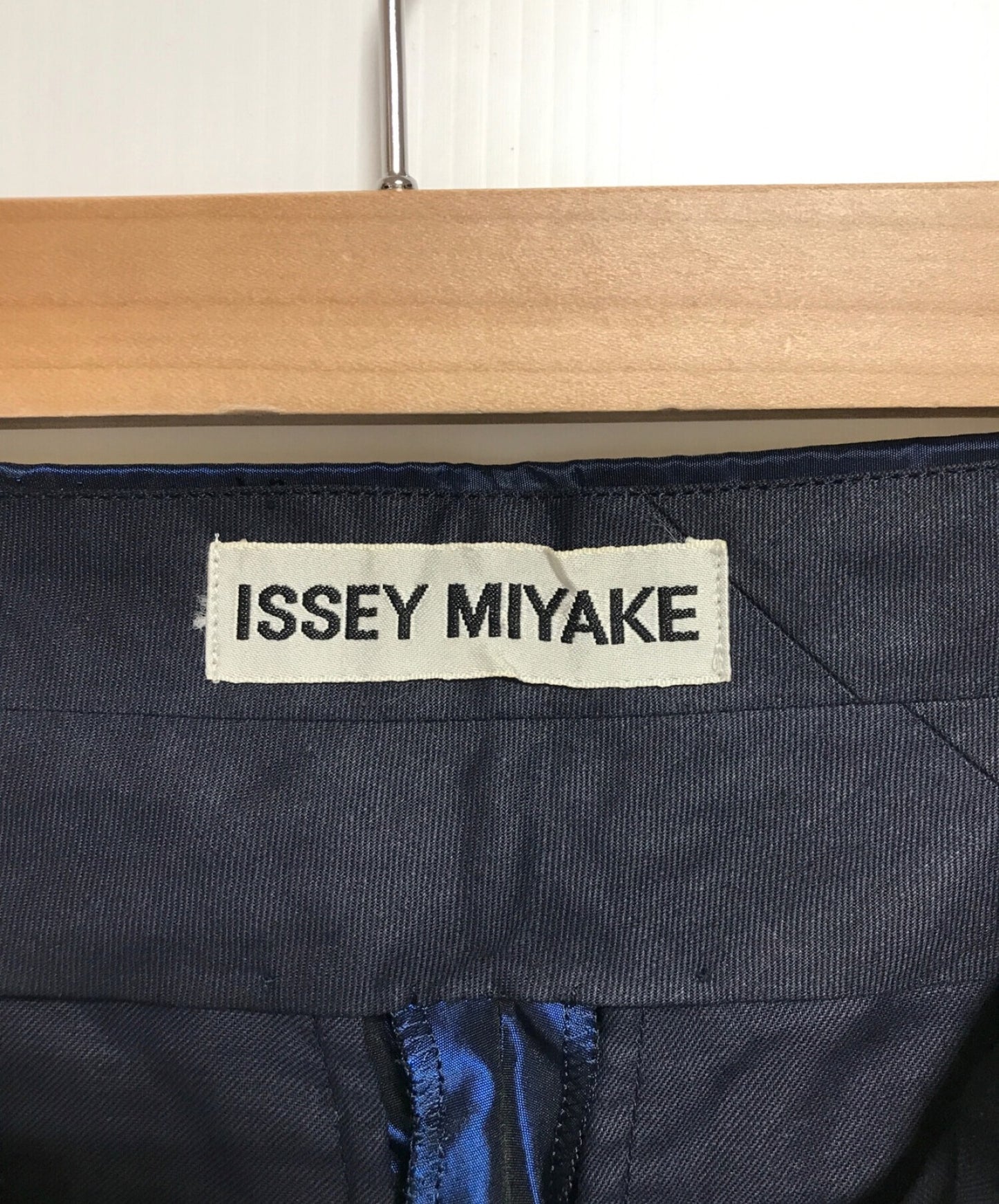 [Pre-owned] ISSEY MIYAKE Satin tuck pants IM11-FF025