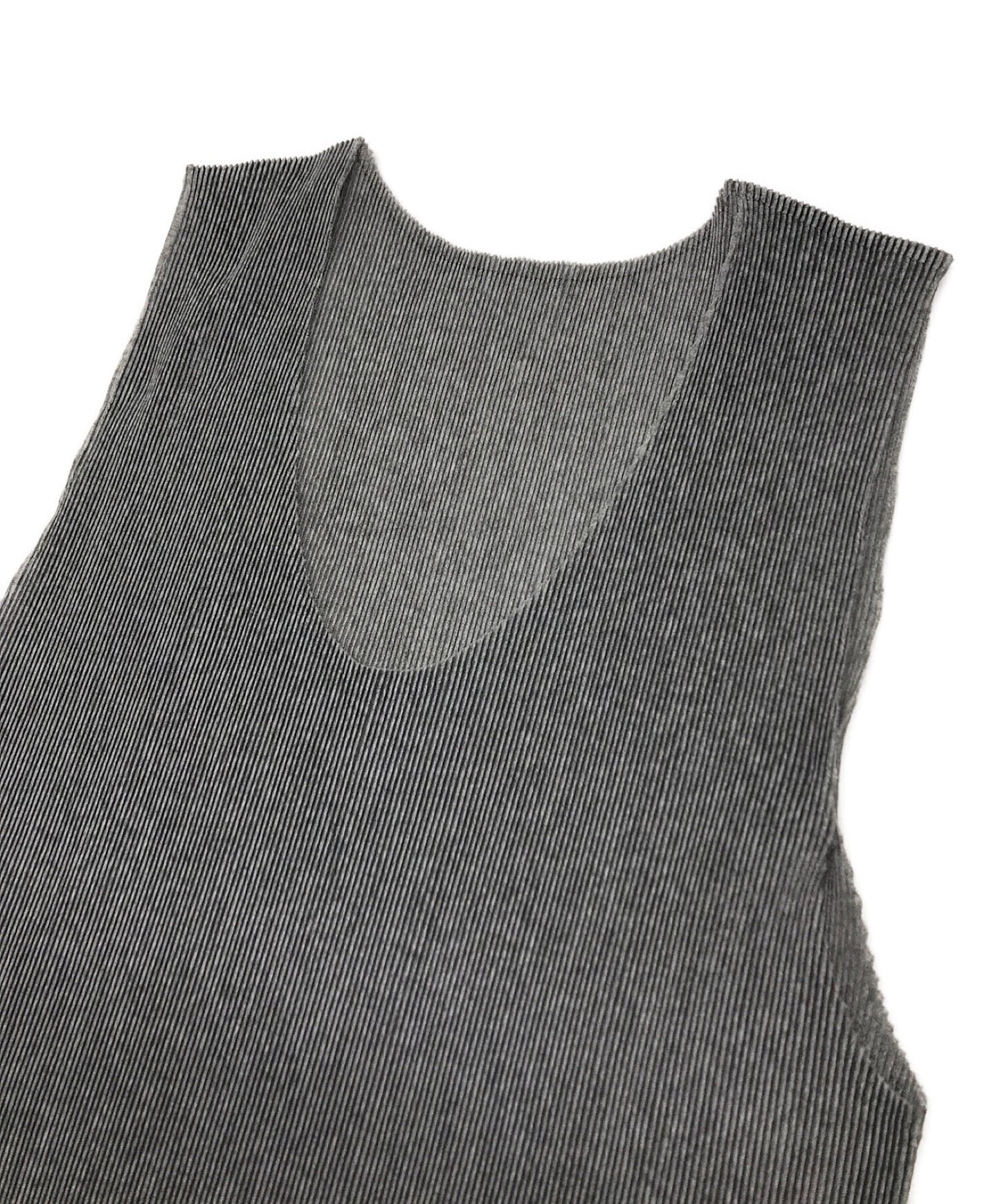[Pre-owned] PLEATS PLEASE V-neck sleeveless cut and sewn/pleated/tank top