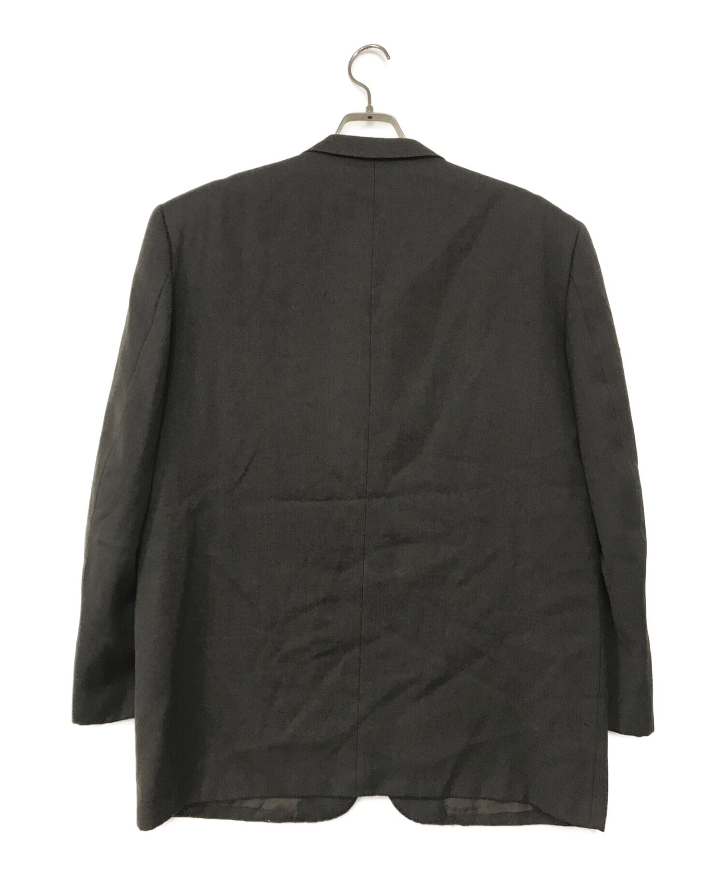 Comme des Garcons Homme Suit는 설정으로 착용 할 수 있습니다.