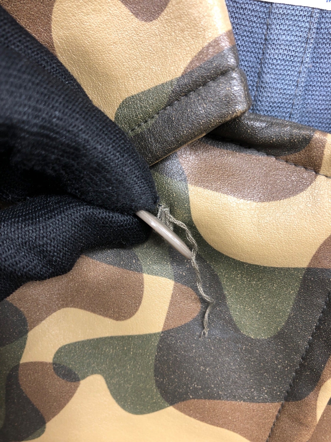 Comme des Garcons 셔츠 가짜 가죽 카모 패턴 스테인레스 스틸 칼라 코트 S10103
