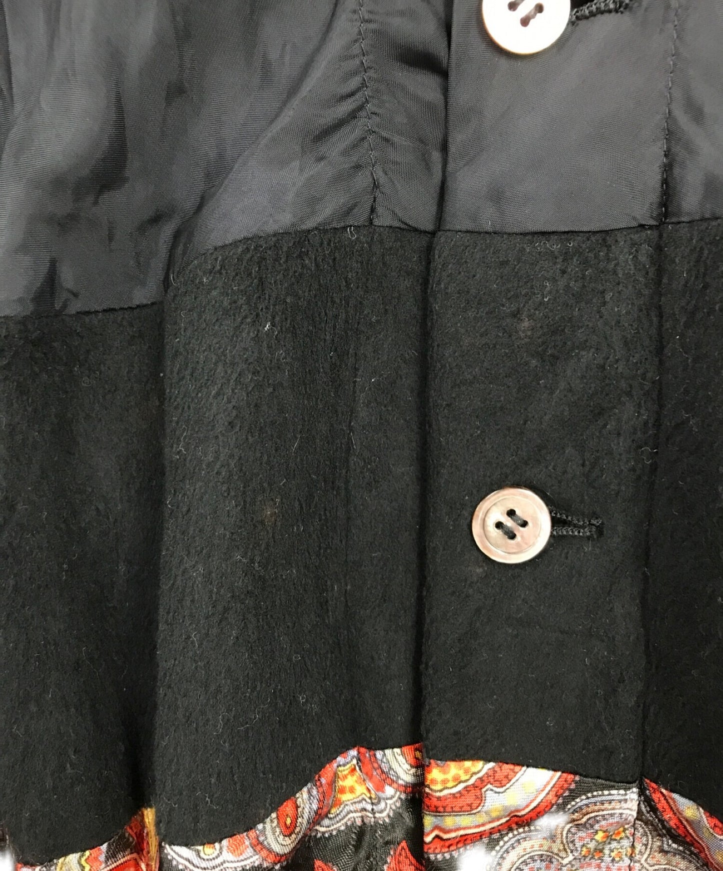 Comme des Garcons的前纽扣裙子带有不同的材料开关GS-040120