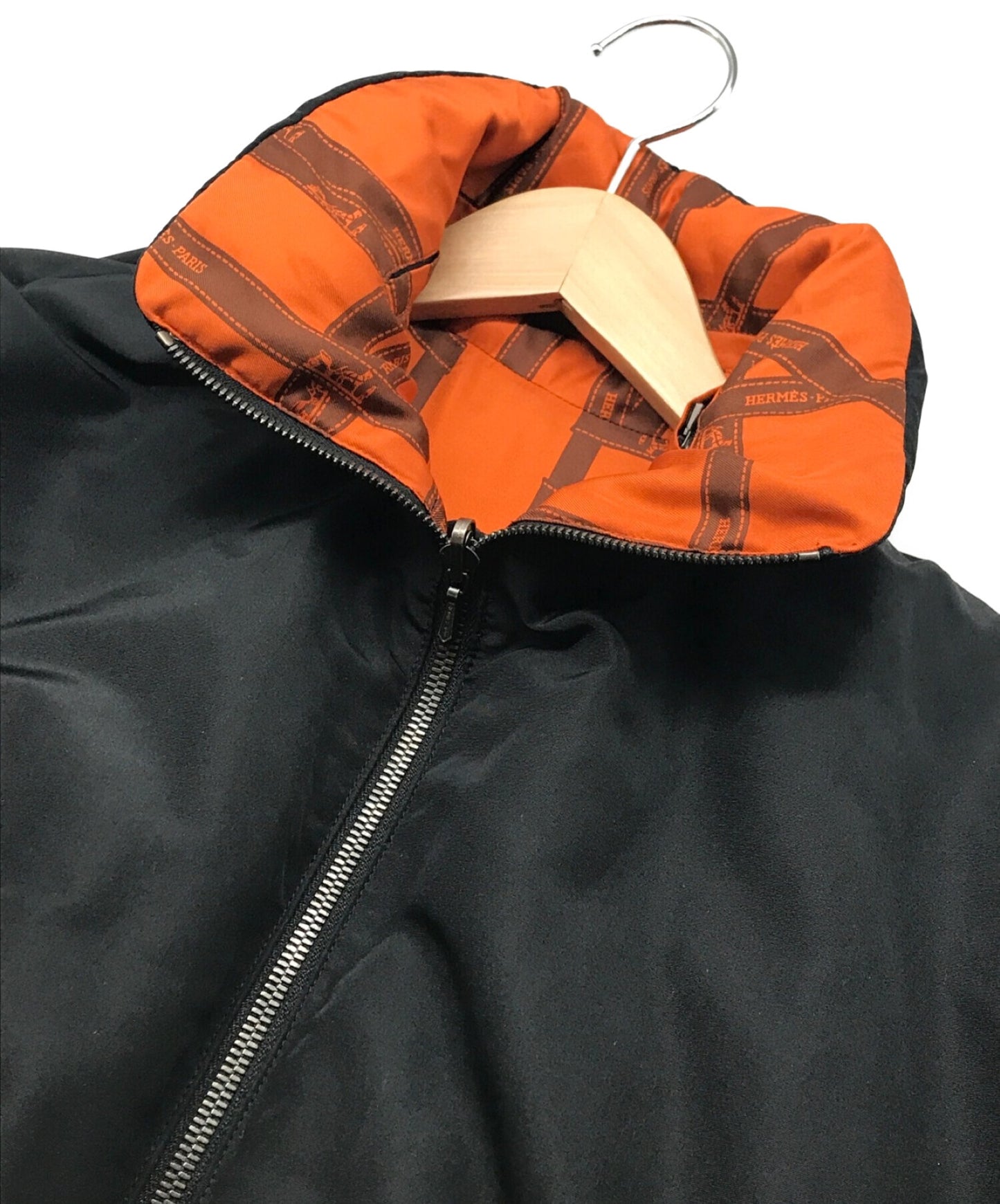 헤르메스의 마틴 마르지엘 라 리본 트윈리 패턴 실크 가역적 다운 재킷