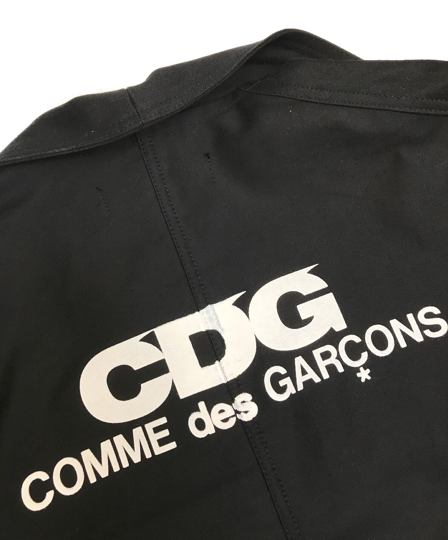 ร้านออกแบบที่ดี Comme des Garcons × Le Laboureur การทำงานร่วมกันกลับโลโก้ Back Work Coat IQ-J003