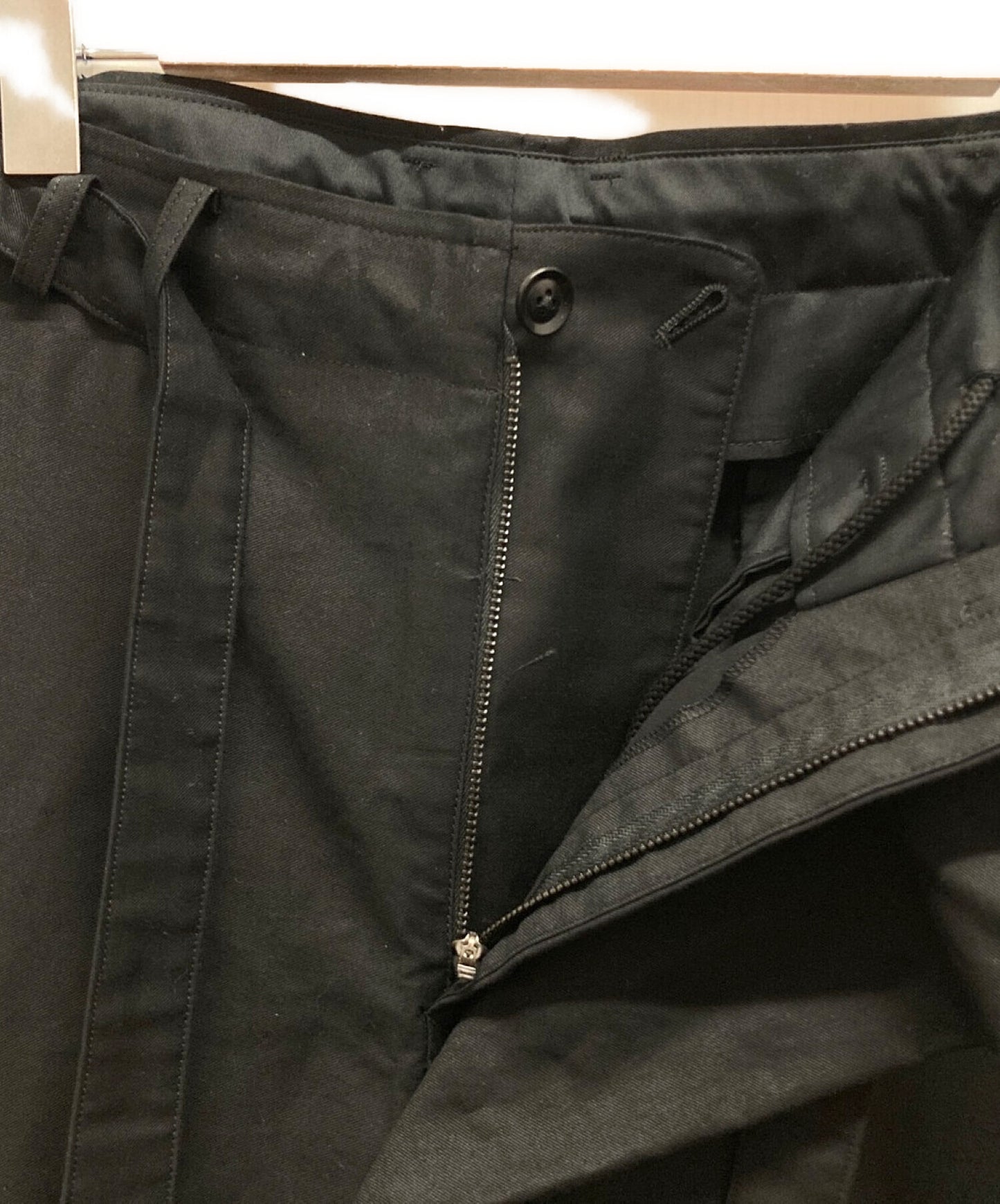 Y's BLACK TWILL ANKLE LENGTH WRAP PANTS