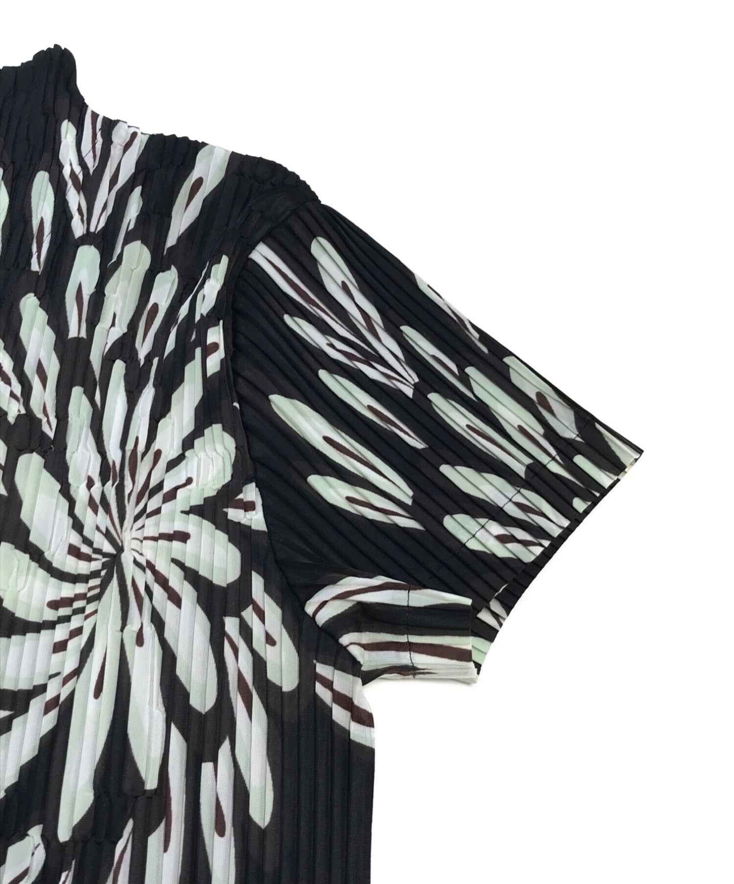 Issey Miyake花卉图案短袖百褶切割和缝制IM22FJ989