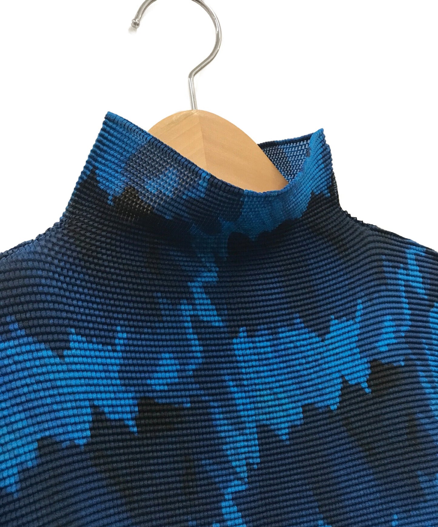 ME ISSEY MIYAKE DESIGN PRINT PLEATED CUT CUT และ SEWN MI91FJ131