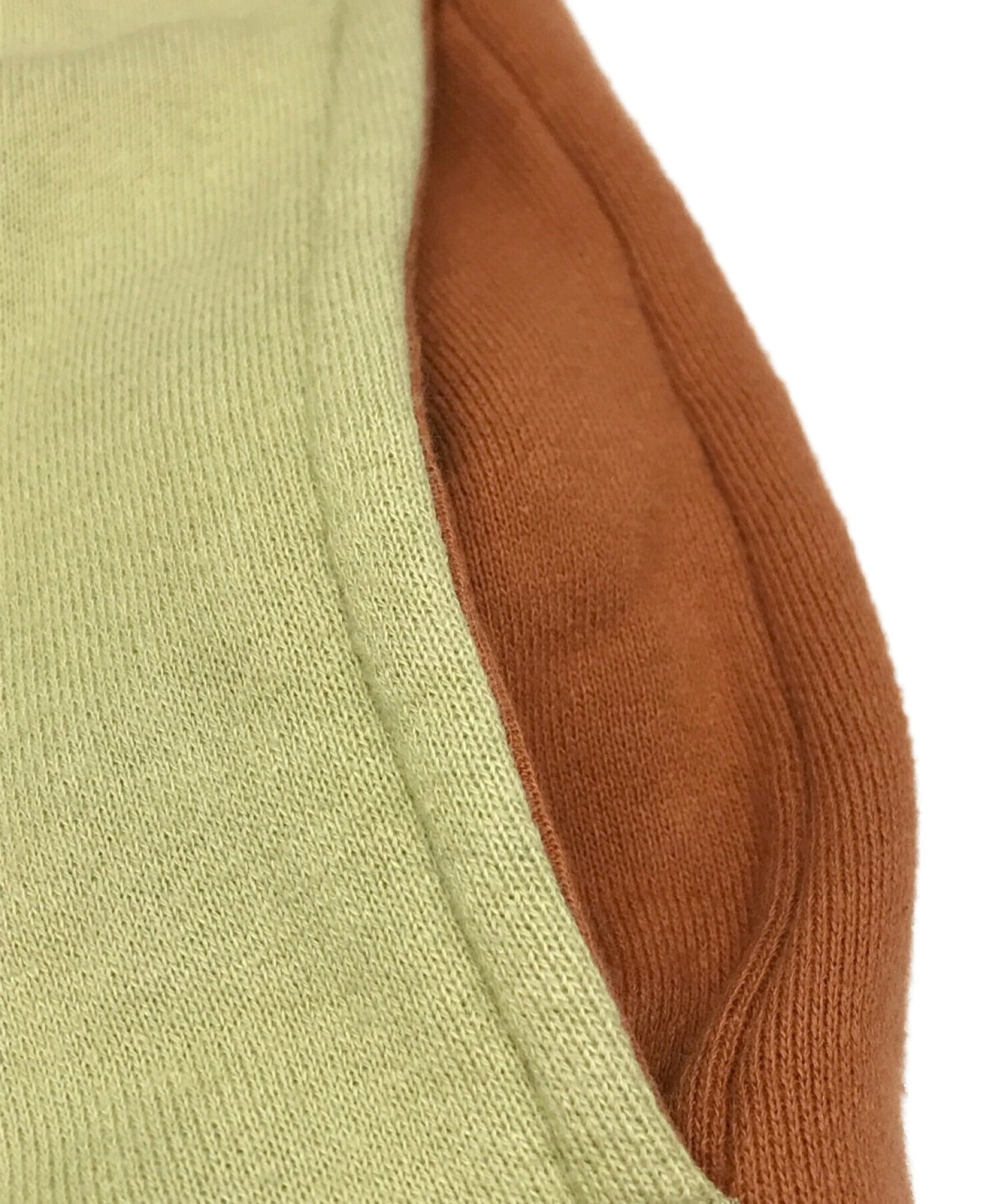 비밀 클록 워크 오렌지 패널 터틀넥 프린트 스웨트 셔츠 UCX4805-1