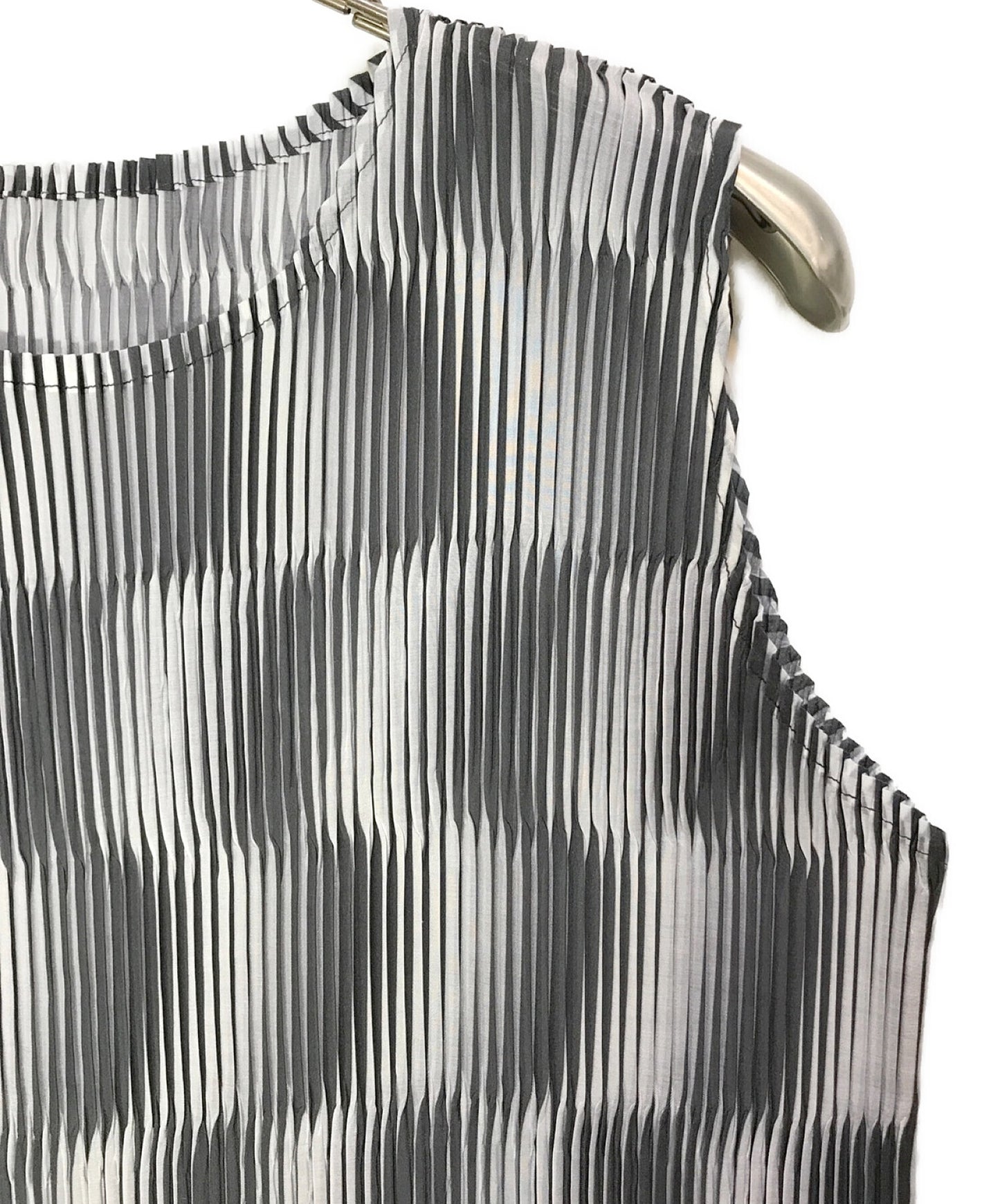 [Pre-owned] me ISSEY MIYAKE Sleeveless Pleated Dress M103FH402