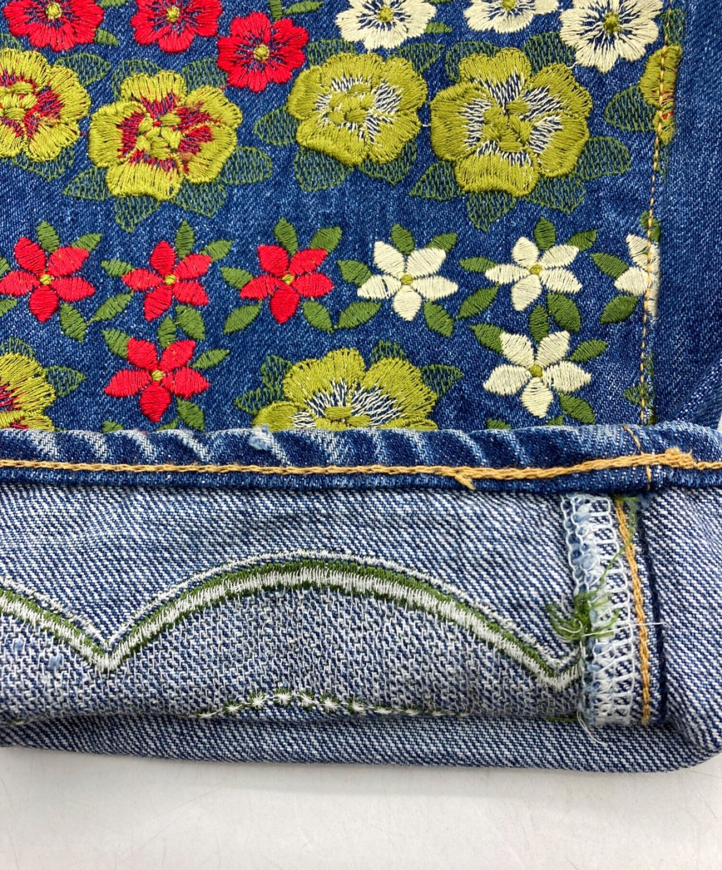 [Pre-owned] JUNYA WATANABE COMME des GARCONS Flower Embroidered Denim Pants XC-P002