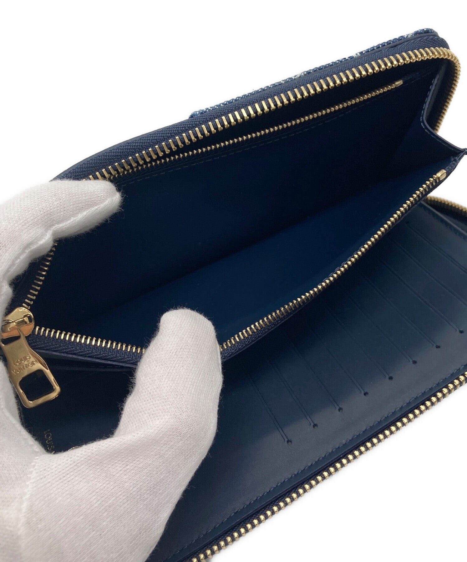 LOUIS VUITTON NIGO Collaboration Vertical purse Zip Around