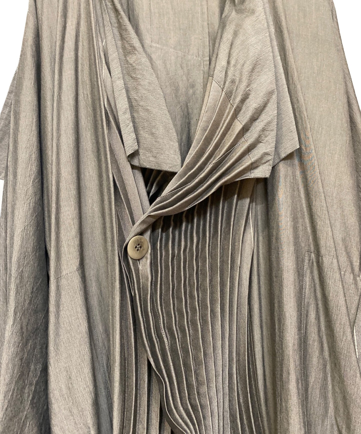 [Pre-owned] ISSEY MIYAKE pleated coat IM13FA135